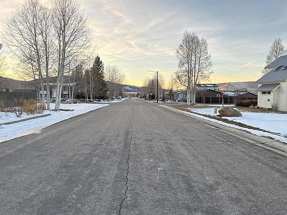 5th image of 424 Christiansen Ave