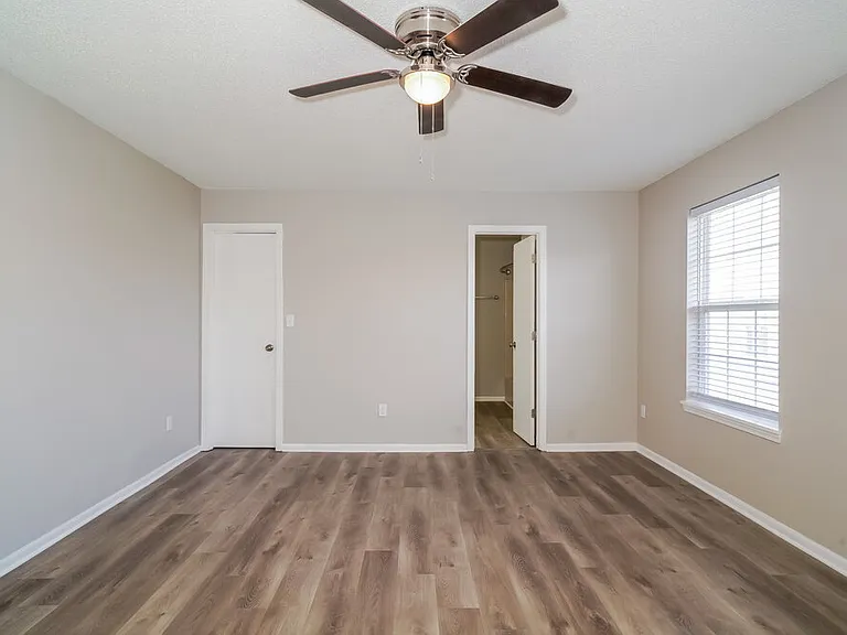 8336 Country Creek Dr — Photo 10