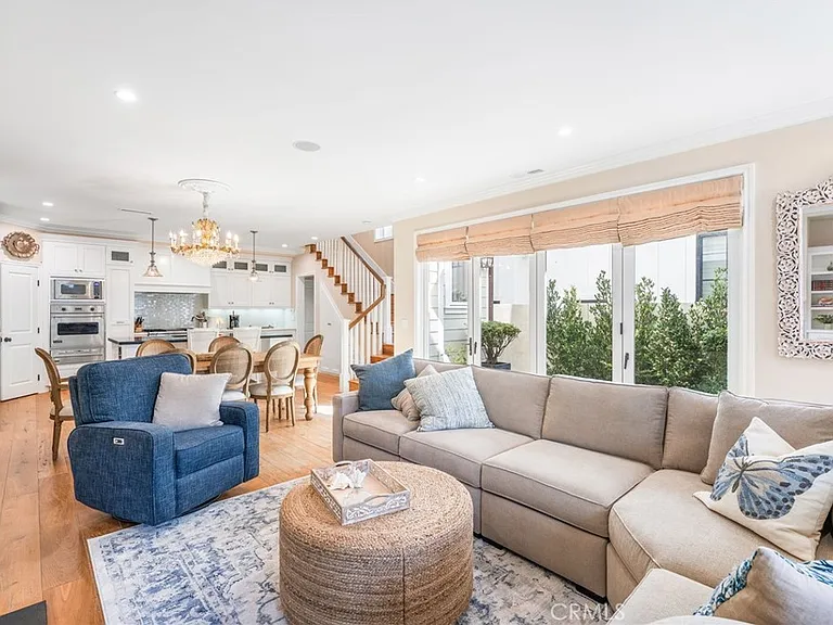 220 Coral Ave — Photo 4