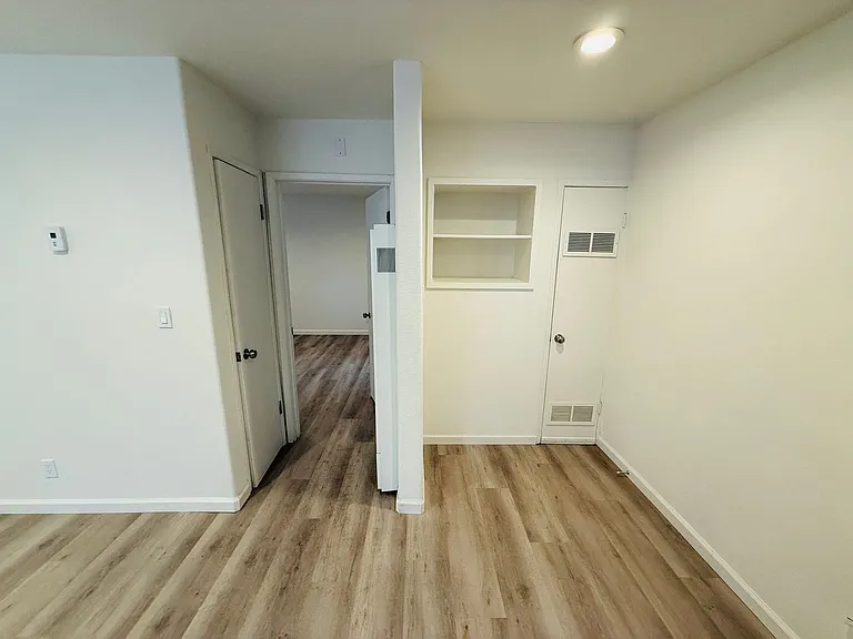 946 Modesto Ave #4 — Photo 6