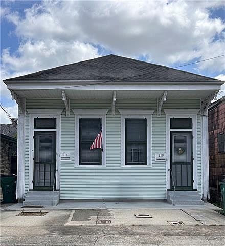 1st image of 217 Lavoisier St