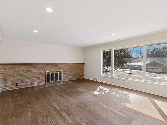 3rd image of 2079 Upper Saint Dennis Rd