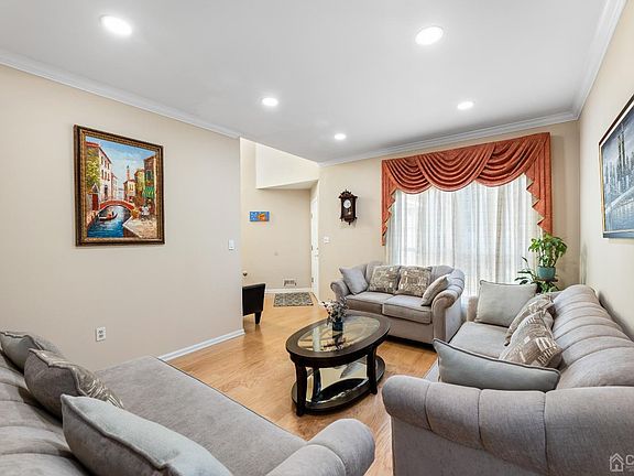 5th image of 125 Marion Dr