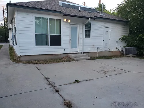 203 Pecan St #B Photo 1