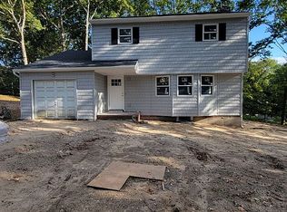 3 Woodrow Ln, Smithtown, NY 11787