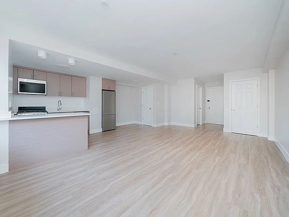4th image of 400 E 57th St #17DN