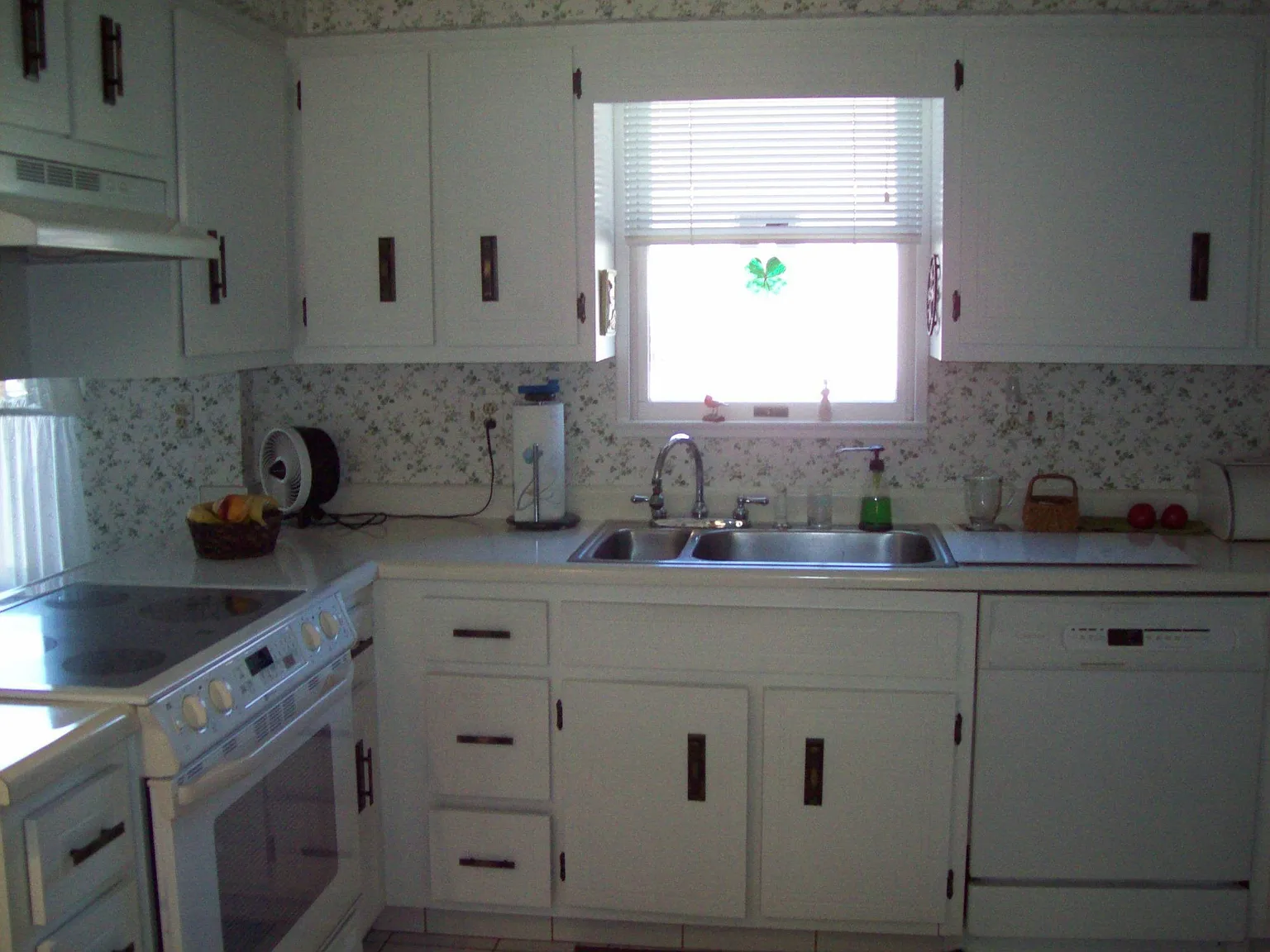 140 Manor Rd photo 1