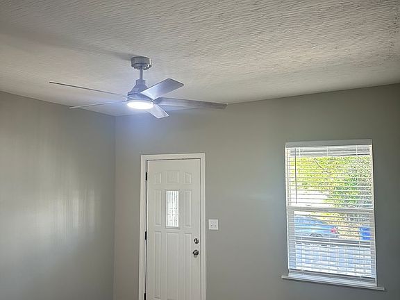 4th image of 270-272 S Yale Ave #270