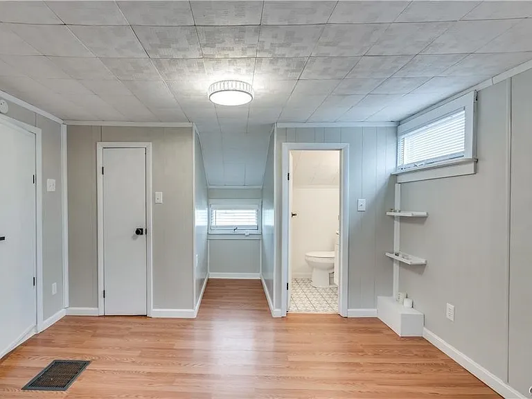 822 Lawrence St — Photo 35