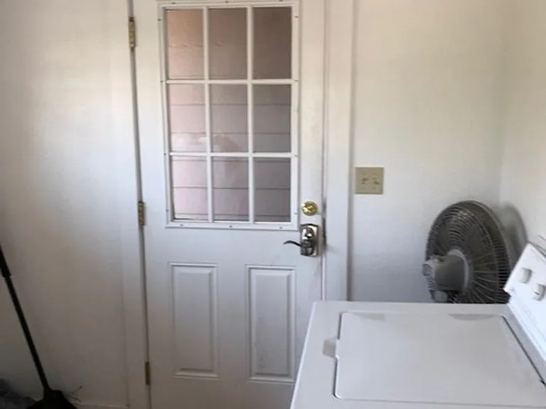 704 Indiana St — Photo 33