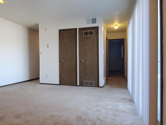 5th image of 941 Emmons St #6
