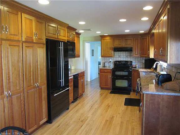 3rd image of 139 Acme Dr
