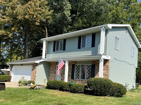 321 Terrace Dr, Flushing, MI 48433