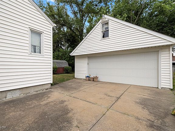 4th image of 1216 W 35th St