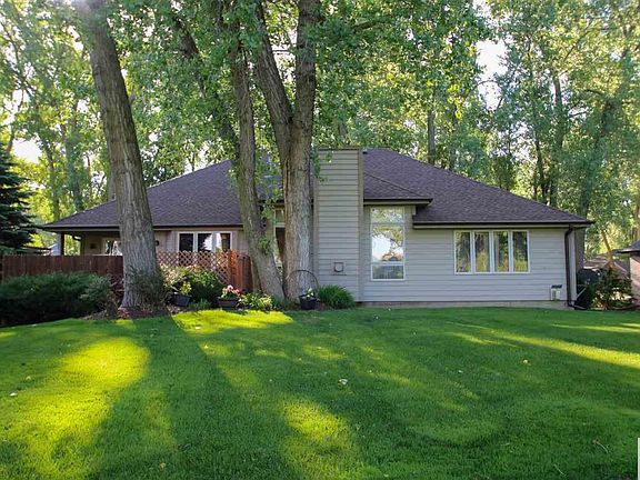 5th image of 359 N Royal Troon Dr