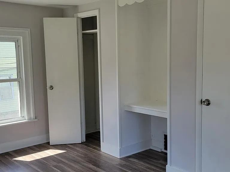 22 Maple St — Photo 8