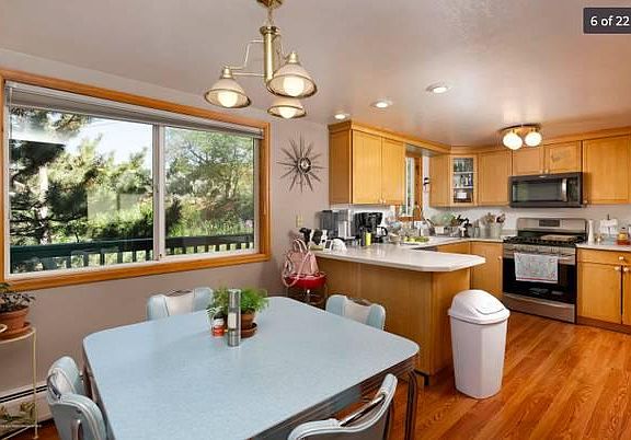 The kitchen has new quartz contertops and sink from this picture.