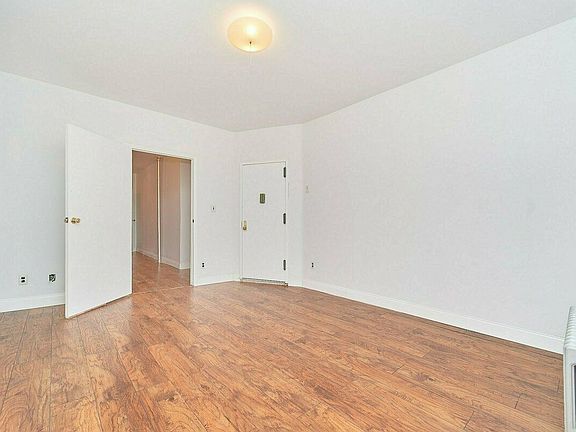 3rd image of 138 Scholes St APT 8