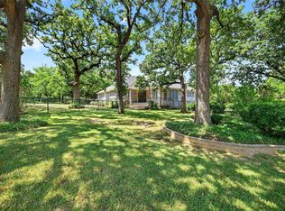 102 Santee Dr, Lake Kiowa, TX 76240