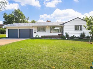 2704 S Hawthorne Ave, Sioux Falls, SD 57105