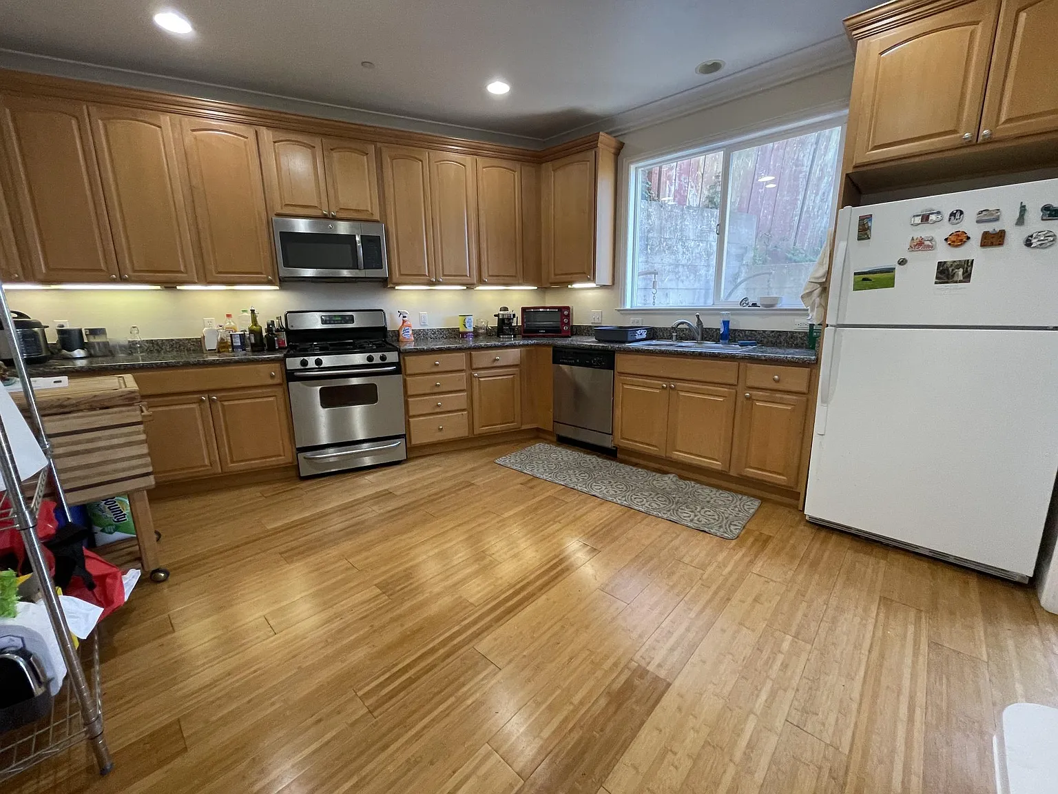 4 bed, 2.5 bath, 2830 sqft, $1,400 — Photo 2