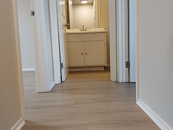 4th image of 321 T St APT 6