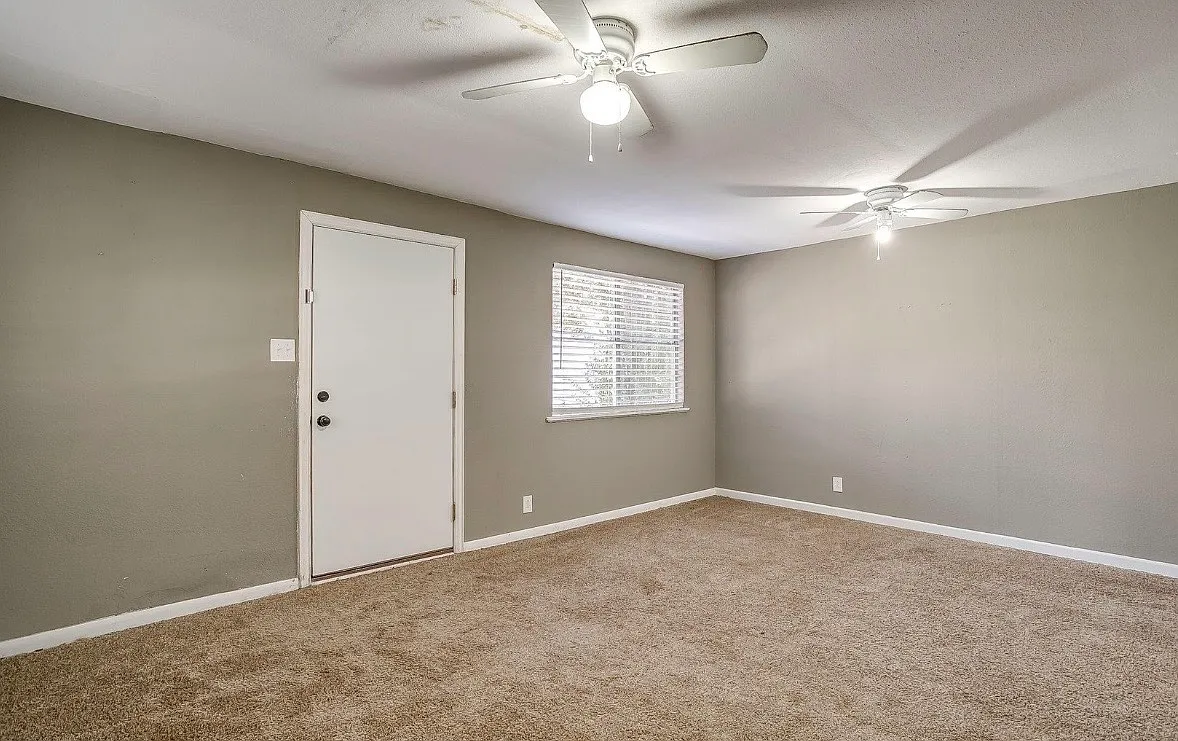 Building Photo - 575 W Green St #4