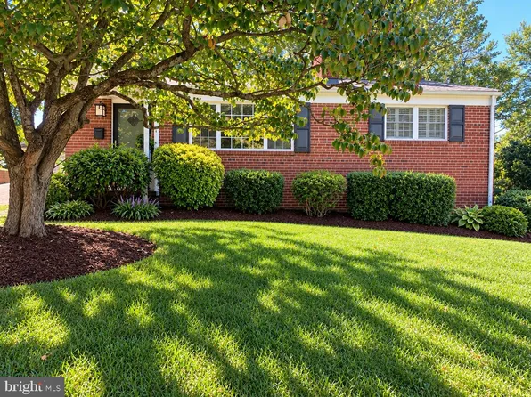 10005 Peterson St, Fairfax, VA 22031