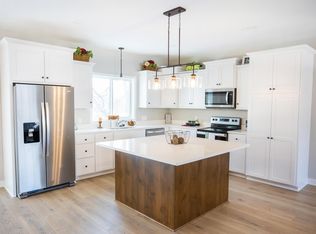 1471 Cardinal Cv, Chaska, MN 55318