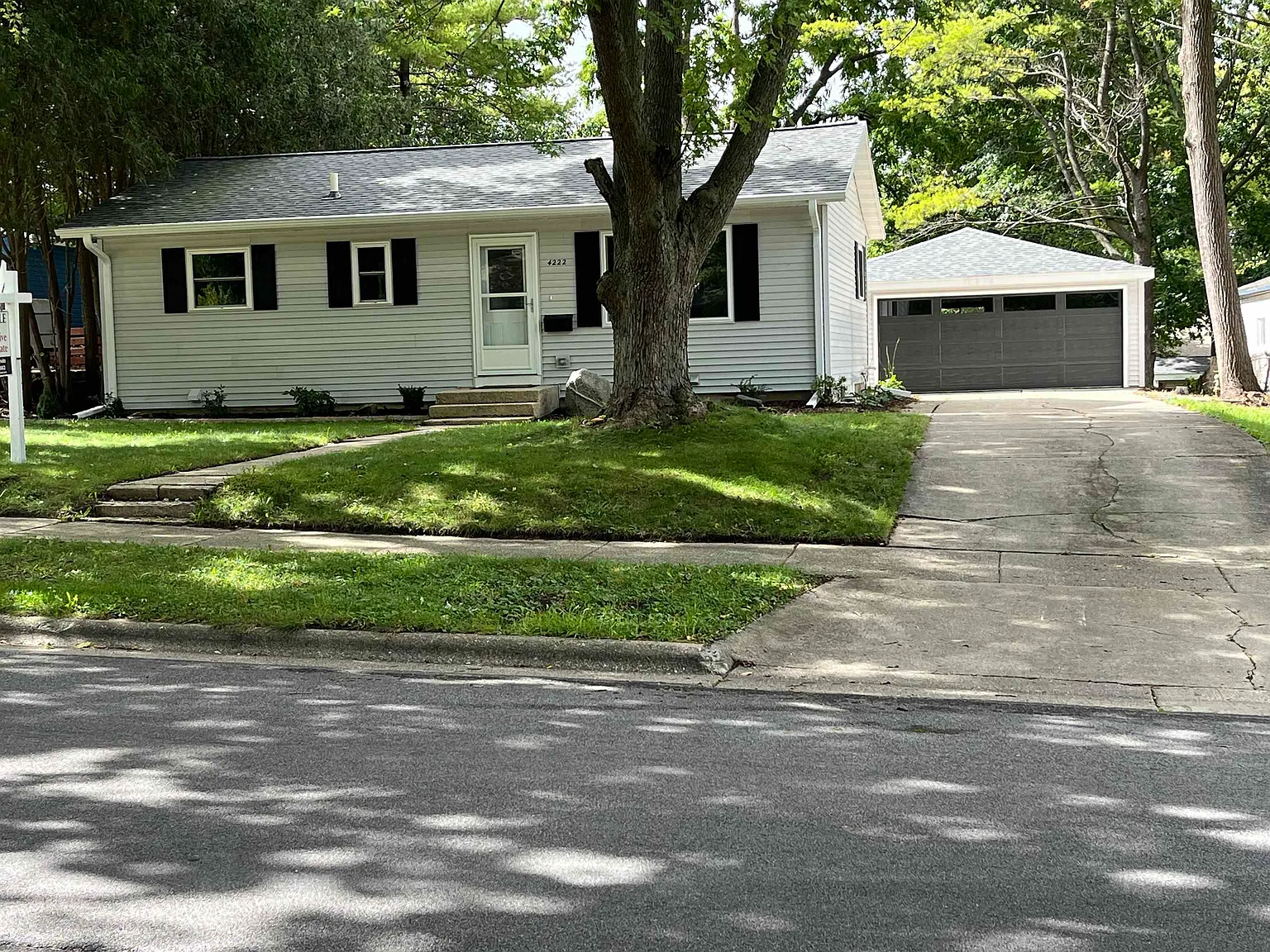 3 bed, 2.0 bath, 1437 sqft, $2,100 — Photo 1