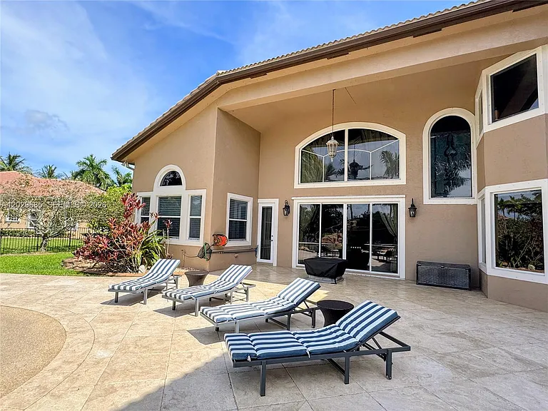 10445 Canterbury Ct — Photo 91