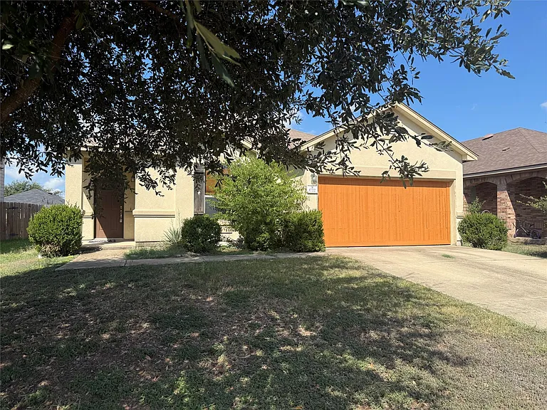 1722 E Mesa Park Cv — Photo 3
