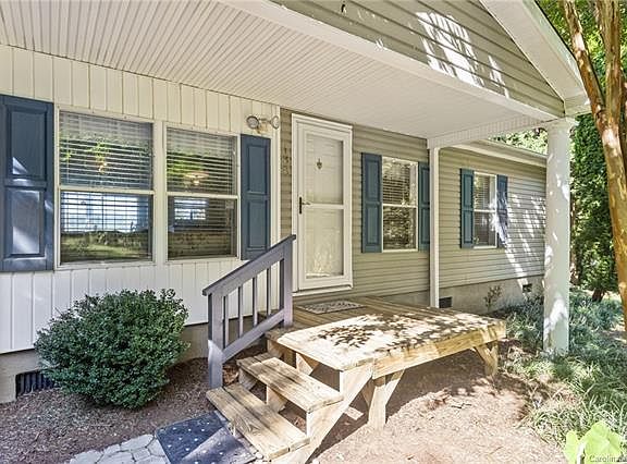 4th image of 138 Blue Heron Ln