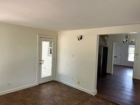 736 Edgefield Rd — Photo 6