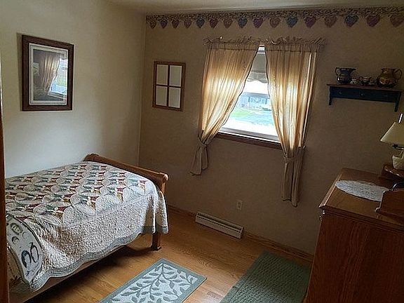3rd image of 3038 Maplewood Dr