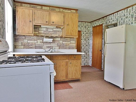 5th image of 464 Malden Tpke