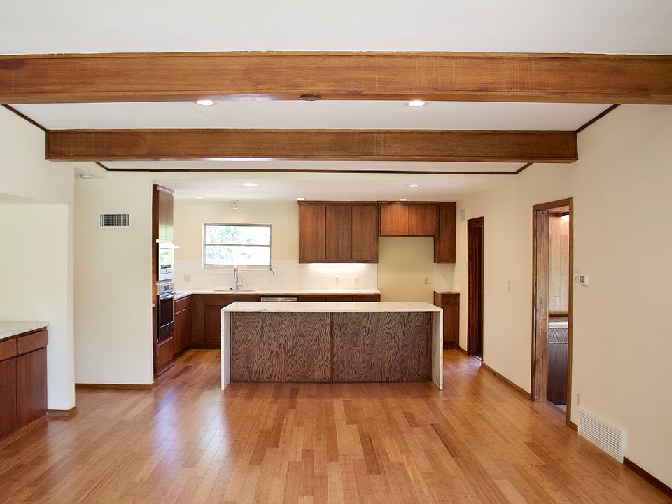 1st image of 805 Briarwood Blvd