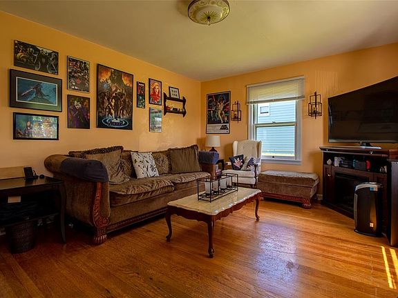 4th image of 105 Gilmore Ave
