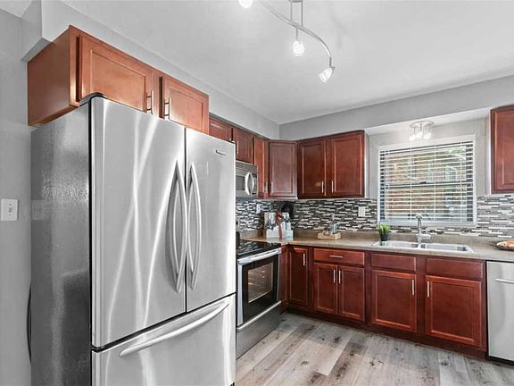 5th image of 8007 Braddock Ave