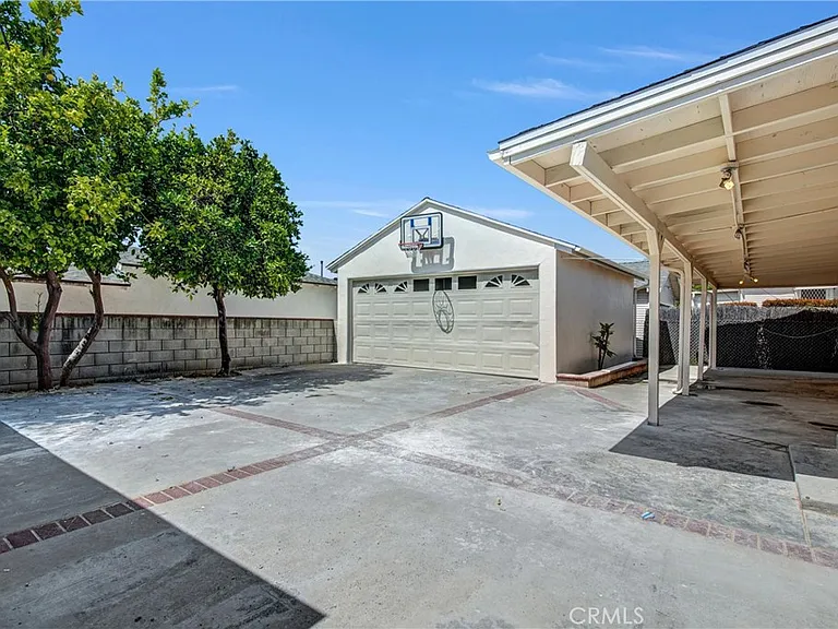 712 W Longden Ave — Photo 24