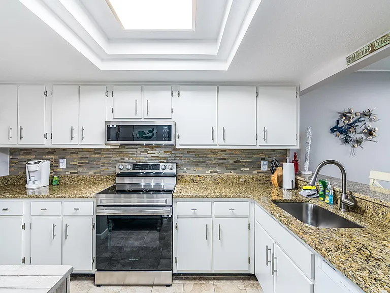 8500 Ridgewood Ave — Photo 14