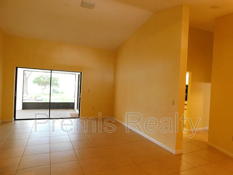 3 bed, 2.0 bath, 2131 sqft, $3,195 — Photo 4