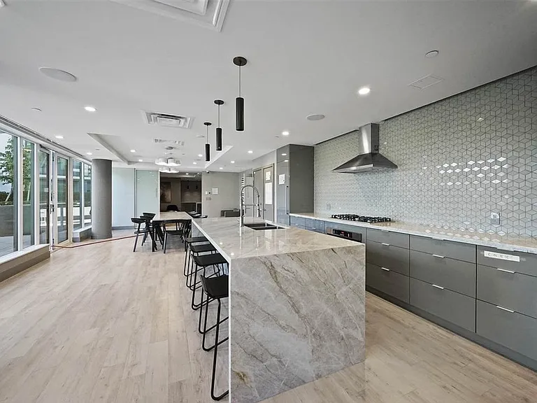 8189 Cambie St #3105 — Photo 19