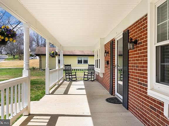 2nd image of 4018 Wakefield Ln