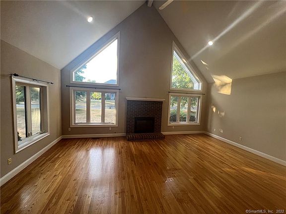 3rd image of 6 Kingsley Dr