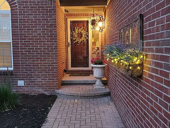 2nd image of 5843 Meadowgreene Dr