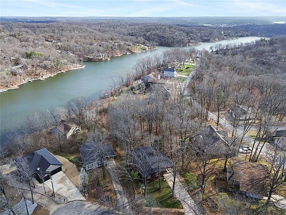 4th image of 2 Tilbury Ln
