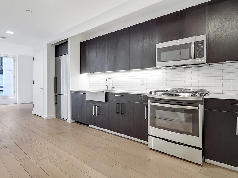 535 W 43rd St N #6K — Photo 4