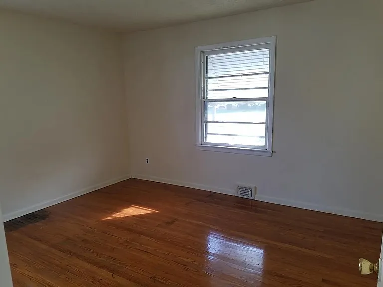16009 Ramage Ave — Photo 6