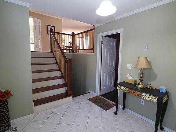 2nd image of 580 Melissa Ln